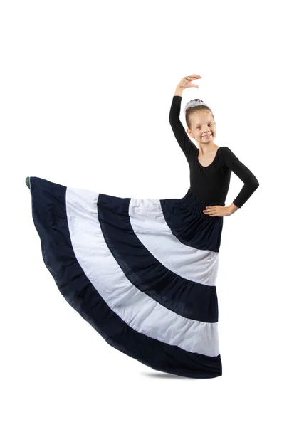 Kleines Mädchen tanzt den spanischen Tanz — Stockfoto