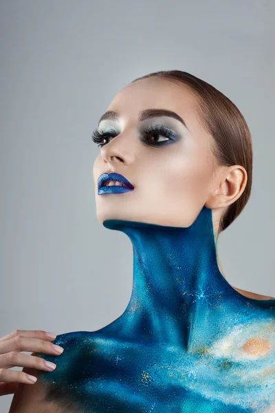 Beautiful girl with creative make-up . Bright colors blue lips.  Conceptual art  the cosmos, the universe — Stock Photo, Image