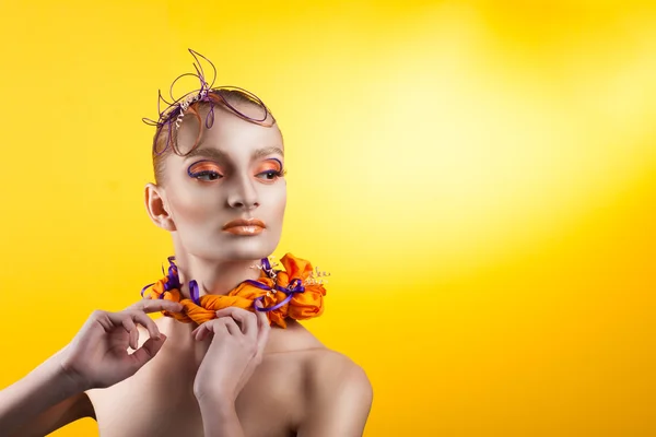 Maquillaje creativo y peinado. Retrato de niña — Foto de Stock