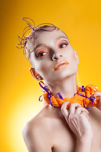 Maquillaje creativo y peinado. Retrato de niña — Foto de Stock