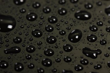 karanlık bir arka plan üzerinde Su damlacıkları. güzel soyut doku. Makro