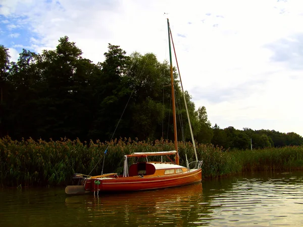 Segelbåten Vid Regattan Sjön — Stockfoto