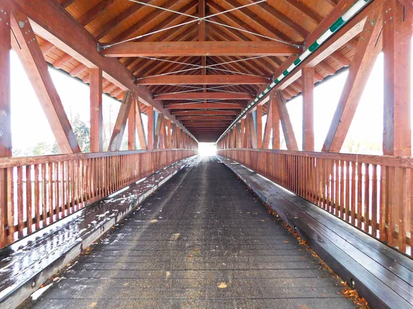 Überdachte Pionierbrücke Winter — Stockfoto