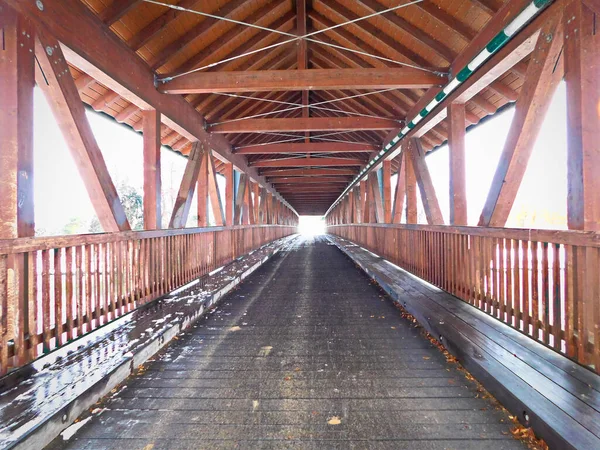 Überdachte Pionierbrücke Winter — Stockfoto