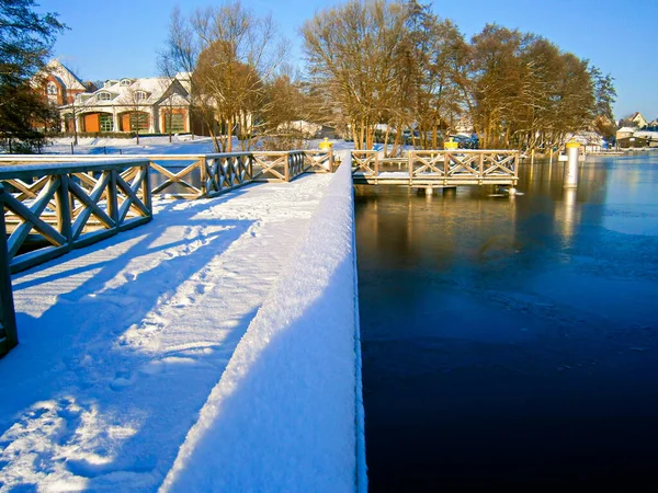 Der Steg Winter Stadtsee — Stockfoto