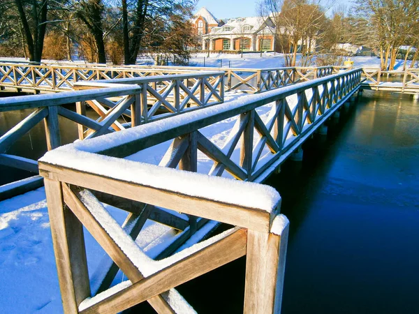 Der Steg Winter Stadtsee — Stockfoto