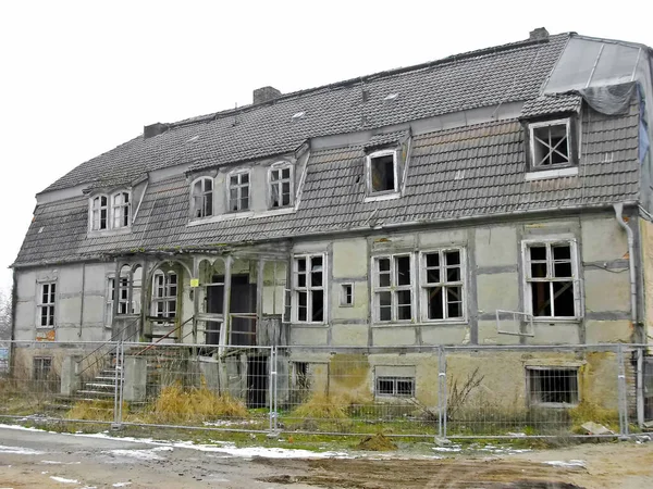 Uckermark Tadilata Ihtiyacı Olan Yarı Keresteli Bir — Stok fotoğraf