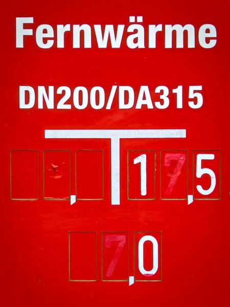 Rotes Schild Für Die Trasse Der Fernwärme — Stockfoto