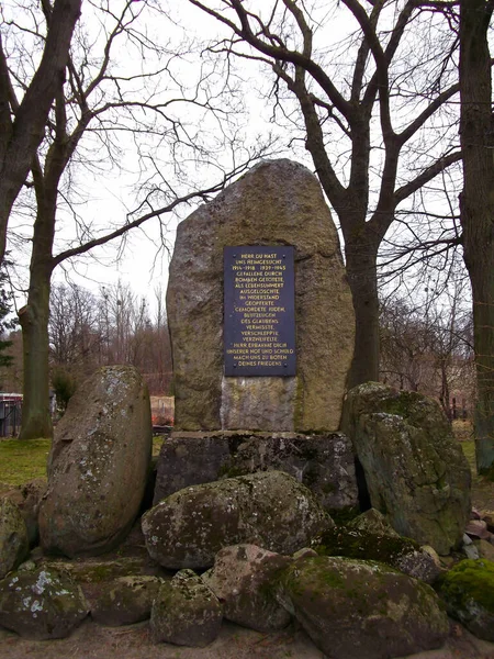 Kriegerdenkmal Der Beiden Weltkriege Auf Dem Kirchplatz Mit Der Inschrift — Stockfoto