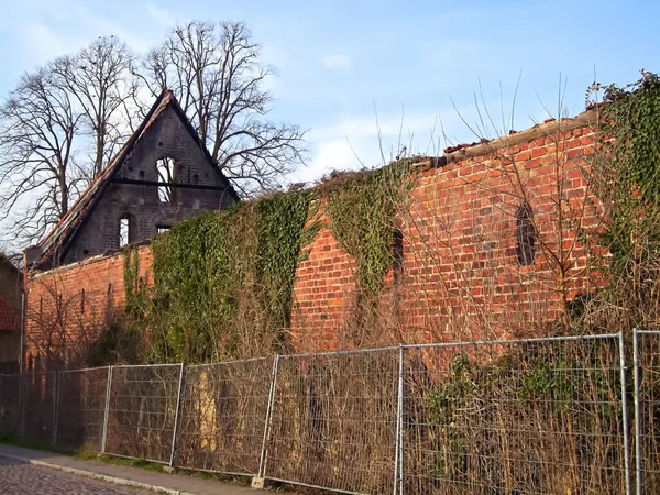 Ruinen Der Niedergebrannten Brauerei — Stockfoto