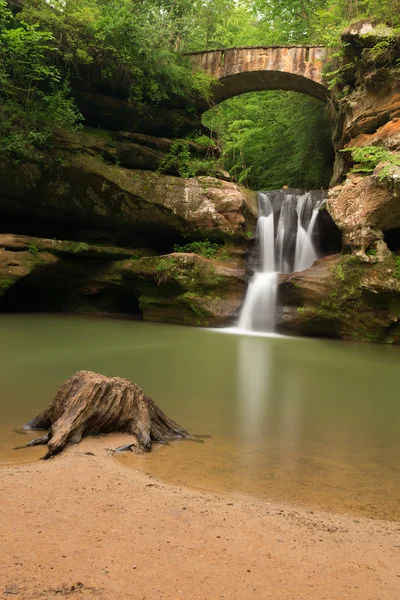 Upper Falls at Old Man's Cave, Hocking Hills State Park, Ohio. — Stock Photo, Image