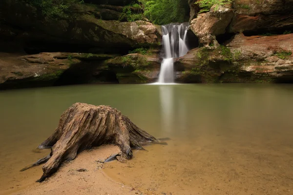 Upper Falls at Old Man's Cave, Hocking Hills State Park, Ohio. — Stock Photo, Image