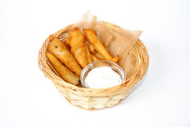 Meyilli peynir sos ve kızarmış patates ile kaplan karides.