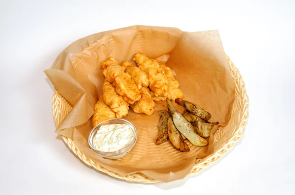 Meyilli peynir sos ve kızarmış patates ile kaplan karides.