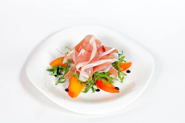 Dilimlenmiş jambon salata ve biber ile