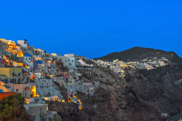 El pueblo de Oia al atardecer, Santorini, Grecia — Foto de Stock