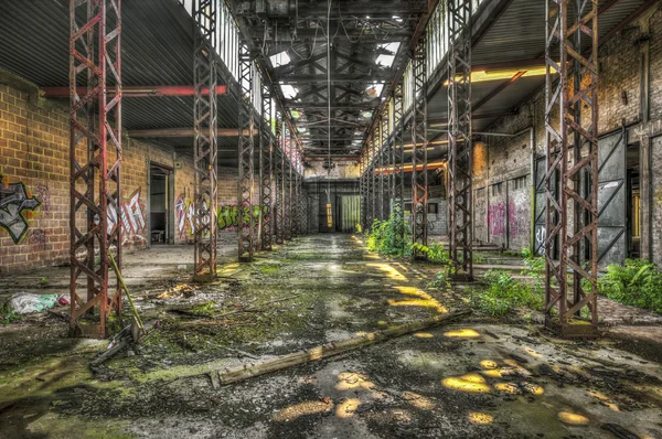 放棄された老朽化した倉庫 ストック画像
