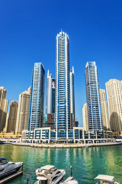 Moderní budovy v přístavu Dubai — Stock fotografie