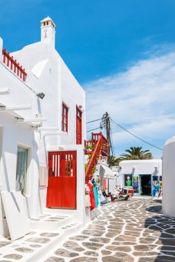 Mykonos sokakta alışveriş