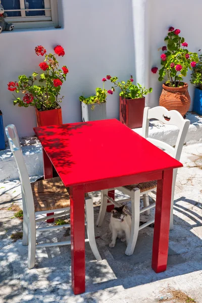 Typical tavern terrace in Mykonos — Stock Photo, Image