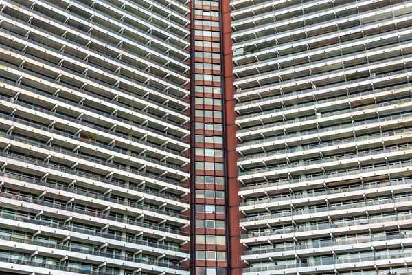 Riesiges Mehrfamilienhaus in Köln — Stockfoto