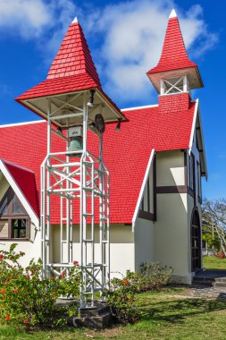 Notre Dame Auxiliatrice kilise Cap, kendine özgü kırmızı çatılı