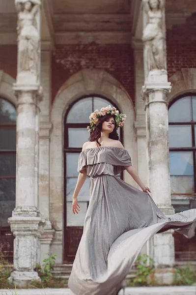 Beautiful woman with a flower wreath on the head. — Stock Photo, Image