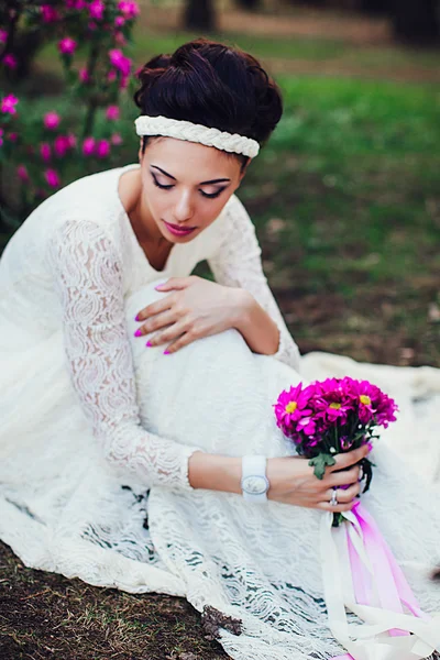 Portrait of a beautiful bride. — Stock Photo, Image