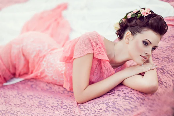 Beautiful woman on the bed — Stock Photo, Image