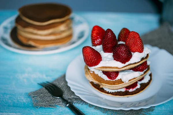 Pancake with strawberries — Stock Photo, Image