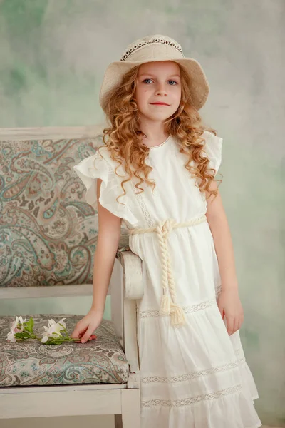 Beautiful Blonde Girl Hat — Stock Photo, Image