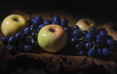 Elma ve üzümlü kırsal yaşam.