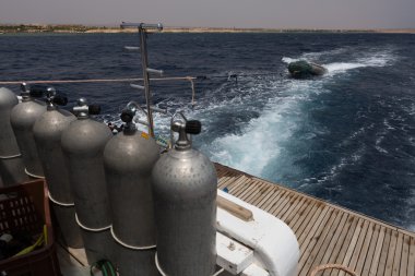 Dalış şişeleri ve pis