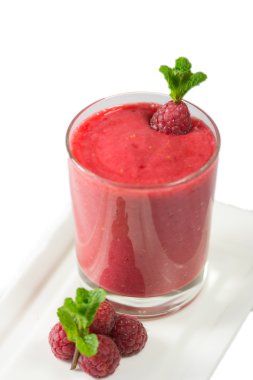 Sağlıklı taze ev yapımı ahududu güler yüzlü lezzetli