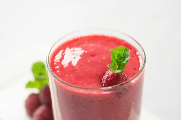 Healthy fresh  delicious homemade raspberry smoothie — Stock Photo, Image