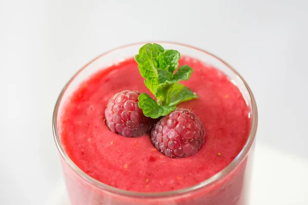 Healthy fresh  delicious homemade raspberry smoothie — Stock Photo, Image