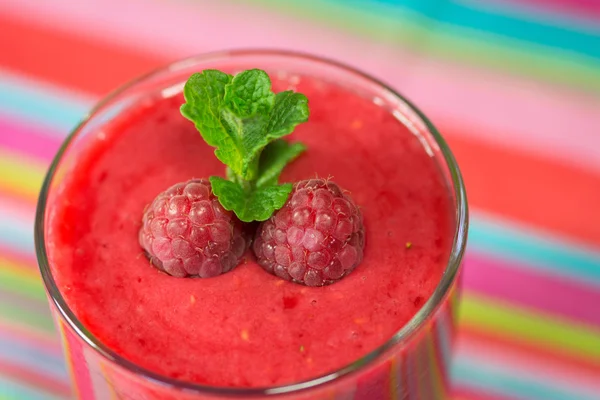 Healthy fresh  delicious homemade raspberry smoothie — Stock Photo, Image