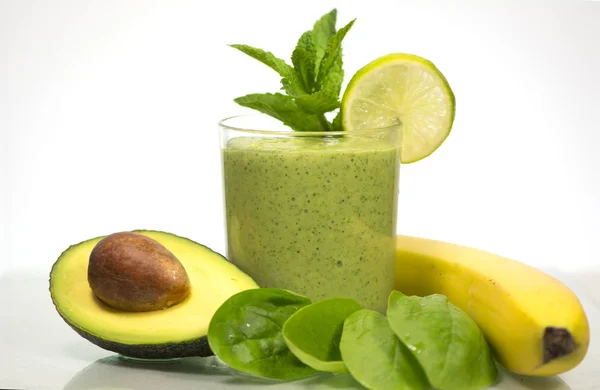 Delicioso smoothie vegetais verdes saudáveis — Fotografia de Stock