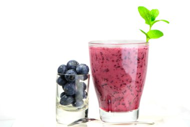 bardak taze blueberry smoothie