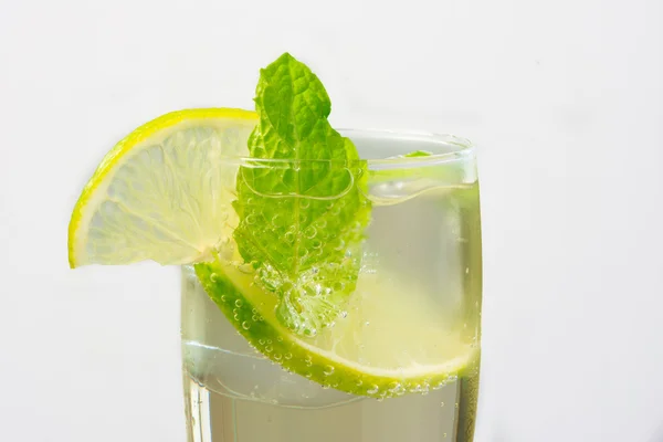 Hugo Champagne drink with elderflower syrup, mint and lime — 스톡 사진