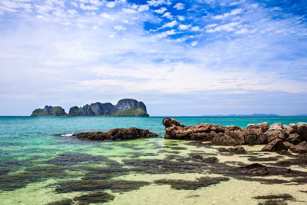 Phi Phi Ley island view from Phi Phi Don — Stock Photo, Image