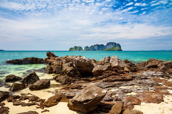 Phi Phi Ley island view from Long beach — Stock Photo, Image