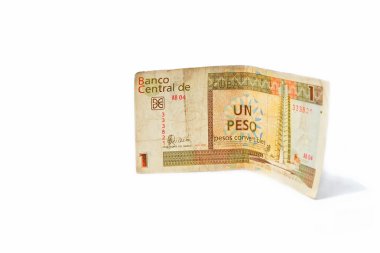 Beyaz zemin üzerinde bir Küba Pezosu üstü açık