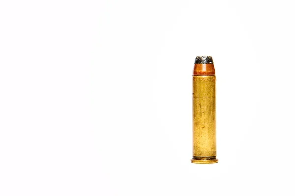 Pistola bala 44 Magnum sobre fondo blanco . —  Fotos de Stock