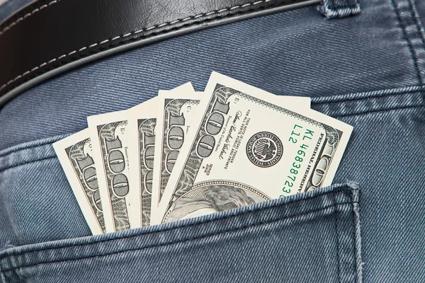 Billetes de dólar americano en fondo de bolsillo jeans — Foto de Stock
