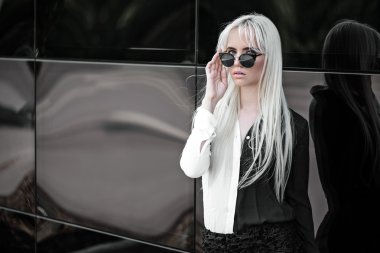 Sunglassses dışında güzel modeli