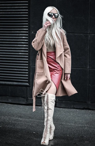 Stylish beautiful woman walking outdoors — Stock Photo, Image