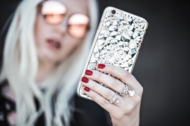 Şık genç kız selfie açık