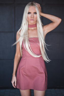 Güzel model açık havada poz