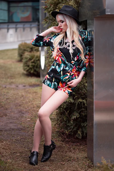 Beautiful blonde model in posing outdoors — Stock Photo, Image